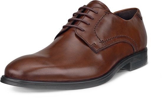 Bruine leren Ecco veterschoen met zwarte zool en veters.