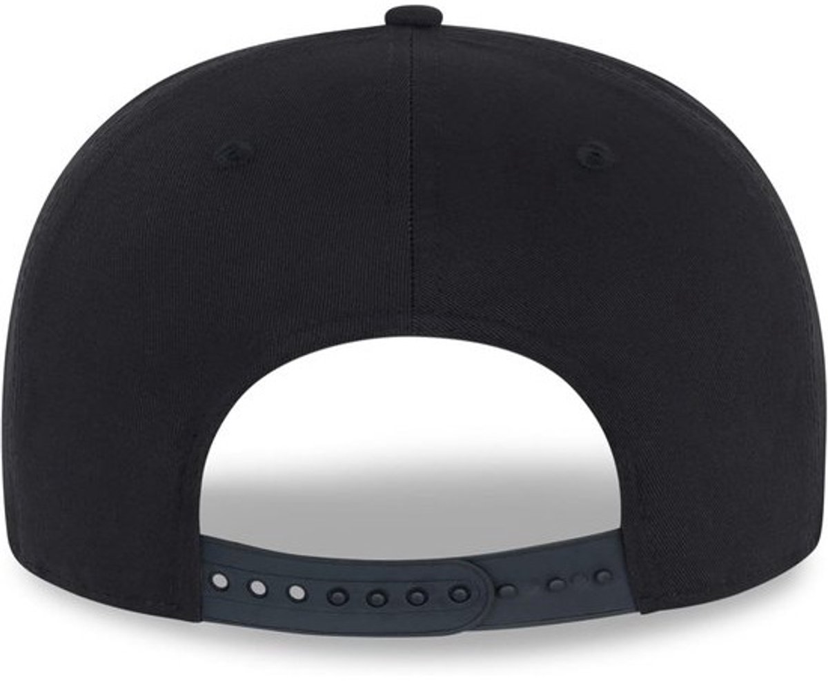 Chicago Bulls NBA Black on Black 9Fifty Snapback Cap