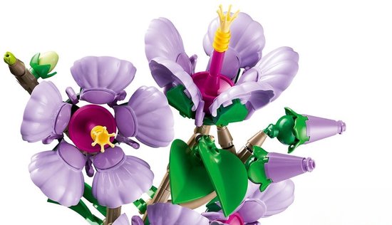 Close-up van paarse LEGO hibiscusbloemen met roze en gele details.