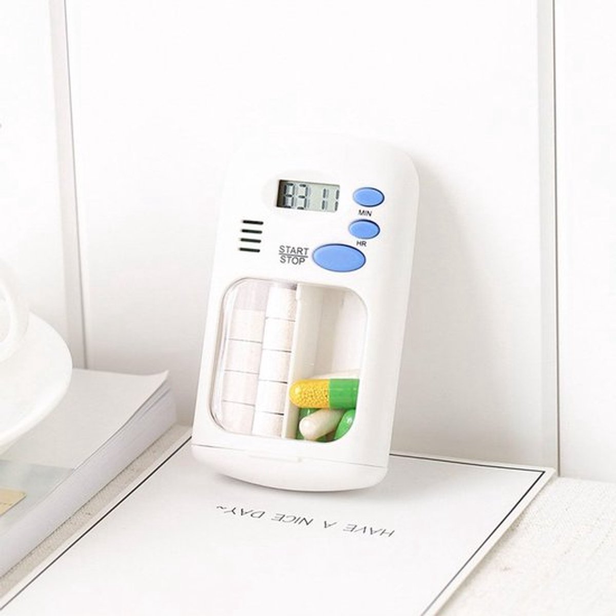 Elektronische Pillenorganisator - Draagbare Medicatiedispenser - Met Alarmfunctie - Compact Formaat - Voor Vitamines en Medicijnen - Idea...
