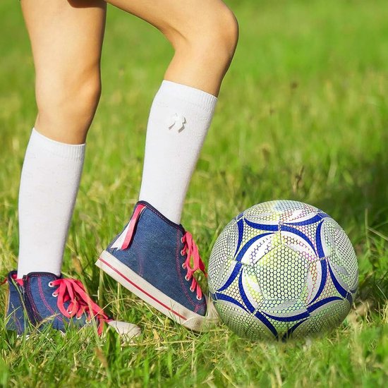 Gloeiend in het donker voetbalbal - duurzame veganistische lederen gloeiende ballen - officiële wedstrijdgrootte - goed zicht - nachtspel - training - uniek cadeau voor buiten — afbeelding 5
