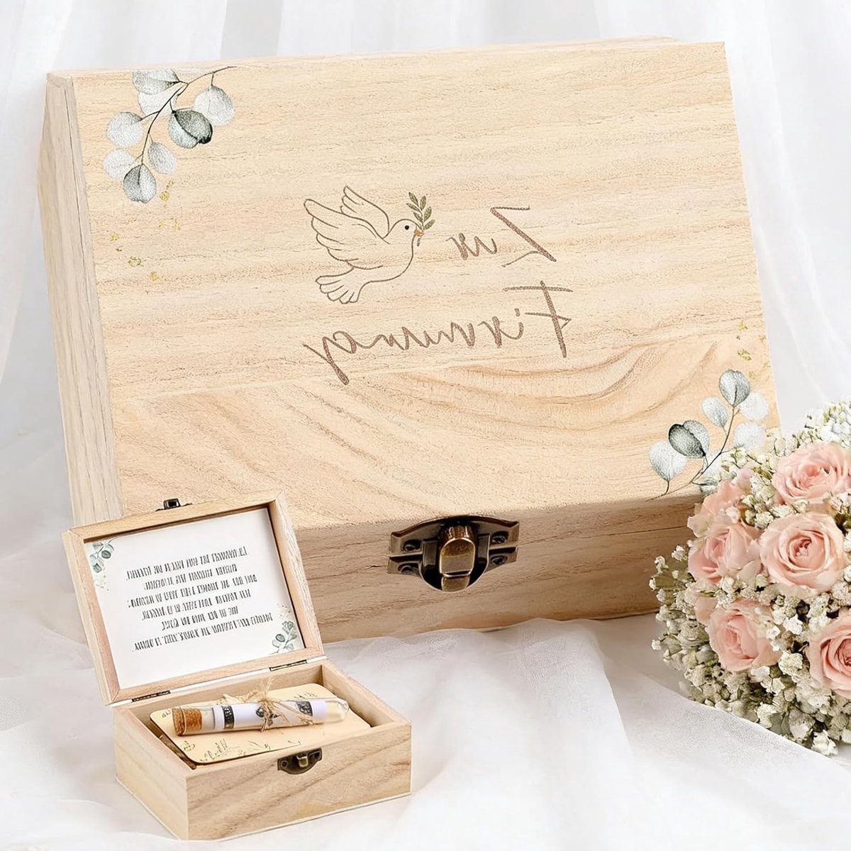 Cadeaubox met houten doos, decoratie van eucalyptusbladeren en duiven, inclusief proefbuisje voor feestelijke gelegenheden.