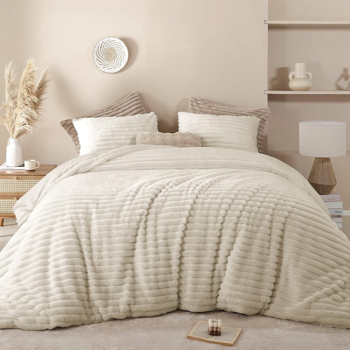 Omgoods - Fluffy Dekbedovertrekset van Faux Fur in Beige met 2 Kussenslopen