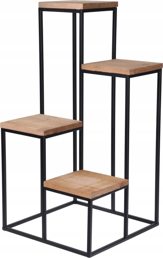 Support pour plantes avec quatre plateaux en bois de différentes hauteurs, fixés à un cadre en métal noir.