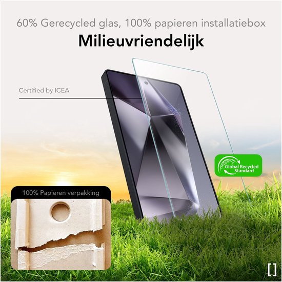 Milieuvriendelijk: 60% gerecycled glas, 100% papieren installatiebox. GRS-gecertificeerd. Telefoon met screenprotector op gras.
