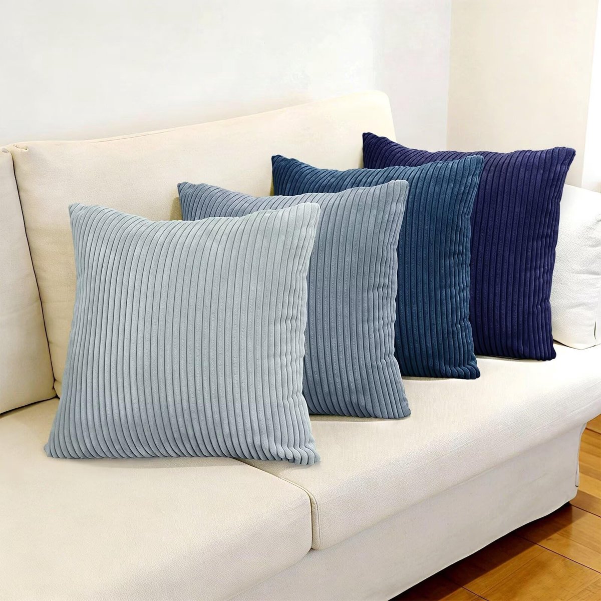 Omgoods - Set van 4 Donkerblauwe Kussenslopen 50 x 50 cm van Zacht Corduroy