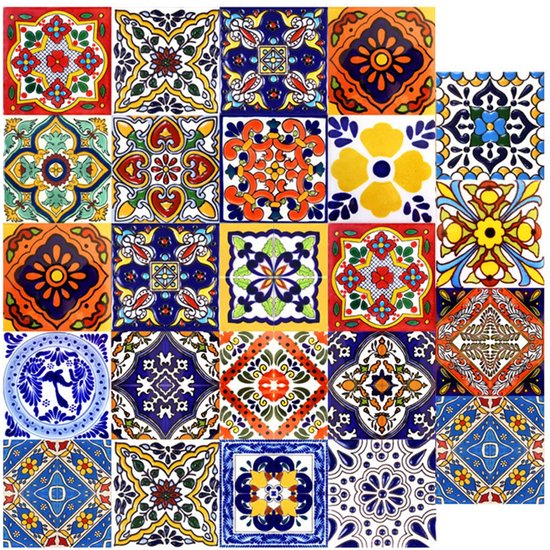 Een set van 24 mozaïektegels met veelkleurige Marokkaanse patronen.