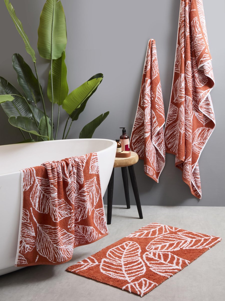 SnelShoppen - Fusion Terracotta Blad Badhanddoek 70 x 130cm - 100% Katoen Superzacht - Tropische Palmbladeren Oranje en Wit - Terracotta Badkameracces