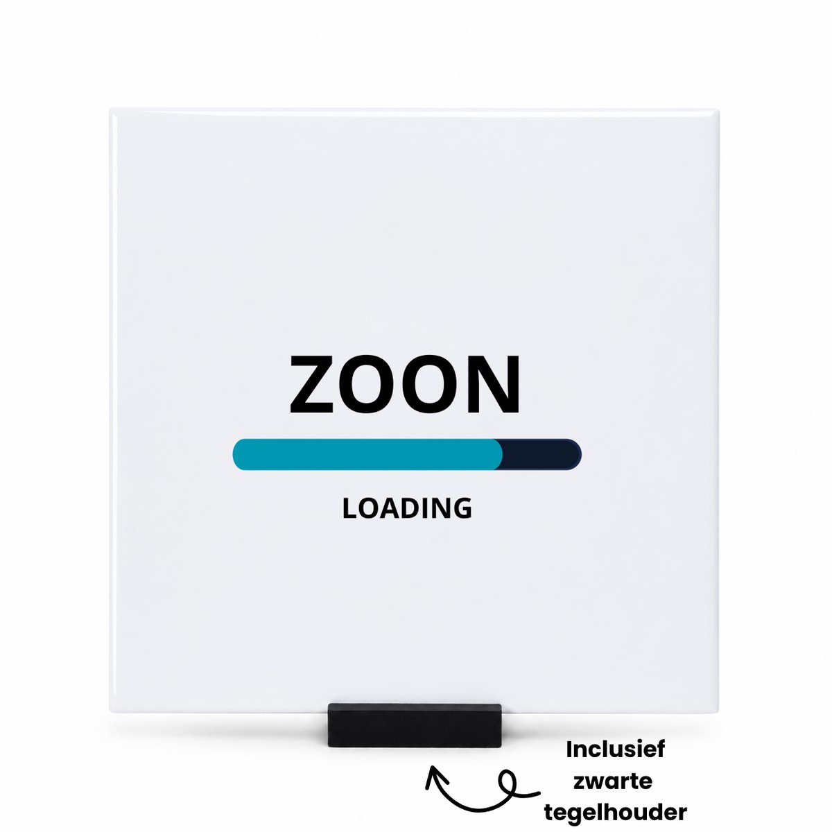 Hacebo zoon loading tegeltje met tegelhouder - Zoon - ochtendkoffie laden - tegeltjes met tekst - verjaardagscadeau - verjaardag - cadeau - cadeautje voor zoon - zoon artikelen - kado - geschenk - gift - spreuktegels - 15x15 CM Wit