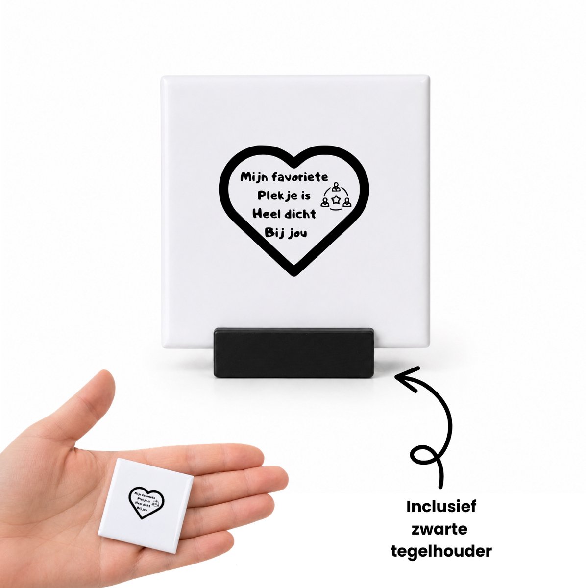 Hacebo Mijn favoriete plekje is heel dicht bij jou tegeltje met tegelhouder - Vriendschap - vriend/ vriendin - tegeltjes met tekst - Liefde - Vrienden - Leuk cadeau om te geven - spreuktegels - 4.8x4.8 CM Wit