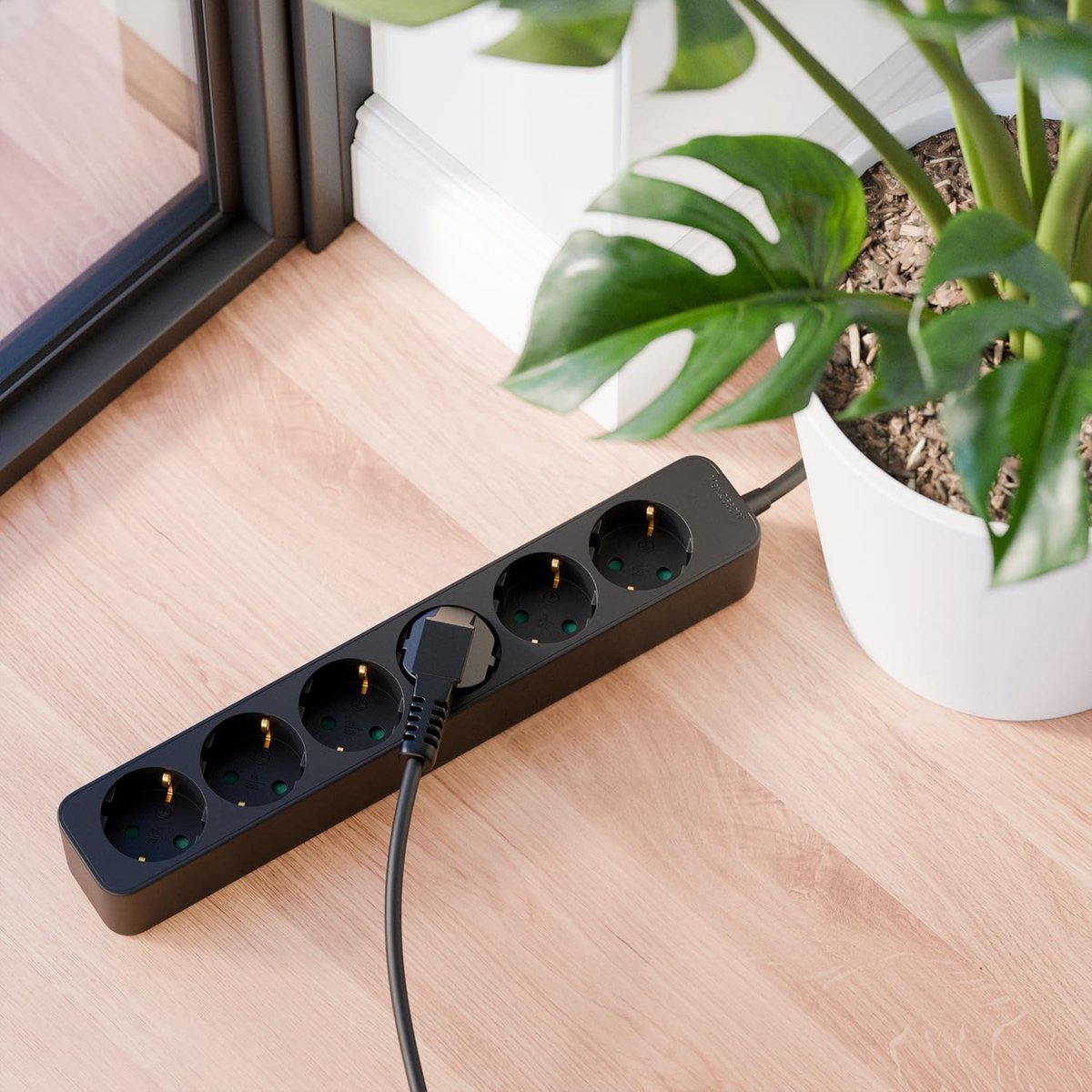 SnelShoppen - 6-Voudige Stekkerdoos met Platte Stekker - 3,0m Kabel - Compacte Stroomverdelers voor Achter Meubels - 3680W 16A - Zwart