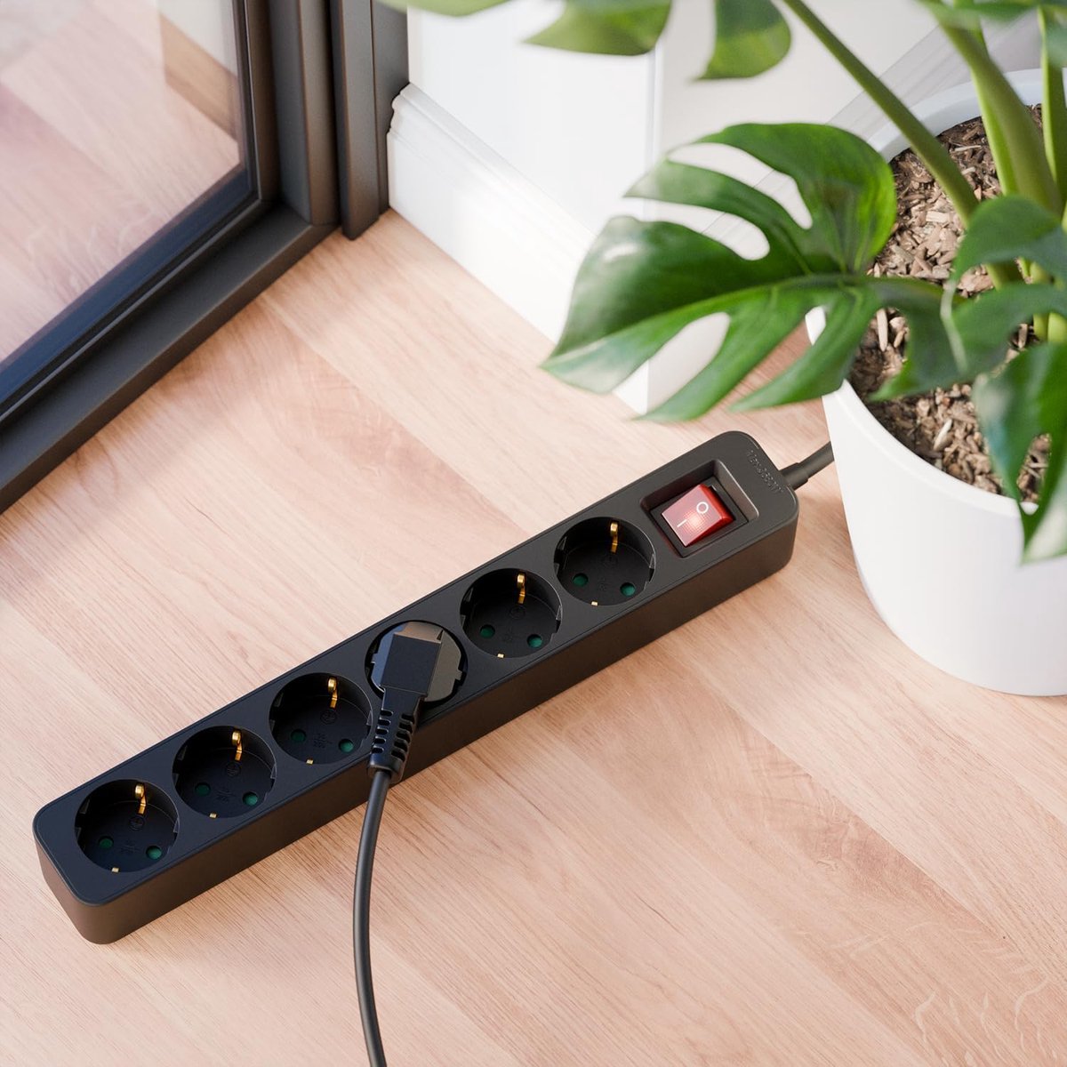 SnelShoppen - 6-Voudige Stekkerdoos met Platte Stekker en Aan/Uit Schakelaar - 1,4m Kabel - Ideaal voor Achter Meubels, Compacte Stroomverdeling, Zwar