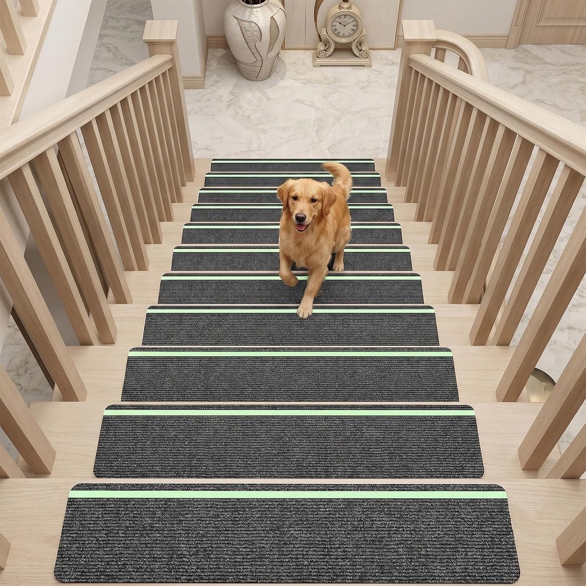 15 Stuks Antislip Trapmatten, Zelfklevend met PVC-Rug en Glow in the Dark, Geschikt voor Houten Trappen, Huishouden en Senioren, Donkergrijs