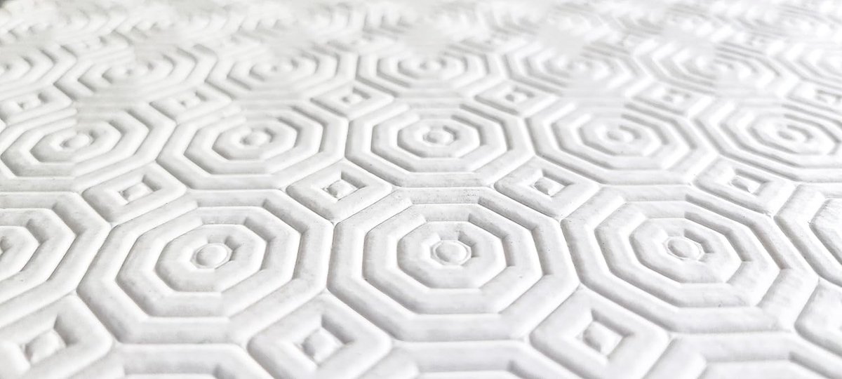 Molle Tafelbescherming, gemaakt in Italië, antislip, schokbestendig, dubbelzijdig, wit/groen, 140 x 220 cm, decoreert en beschermt je tafel tegen stoten, krassen en vloeistoffen, met