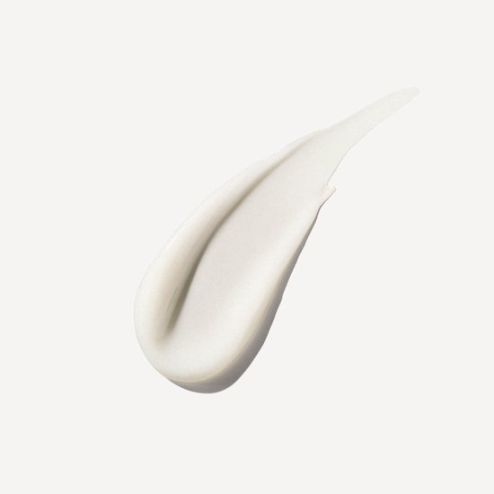 Een witte, gladde crème-achtige textuur in een veeg.