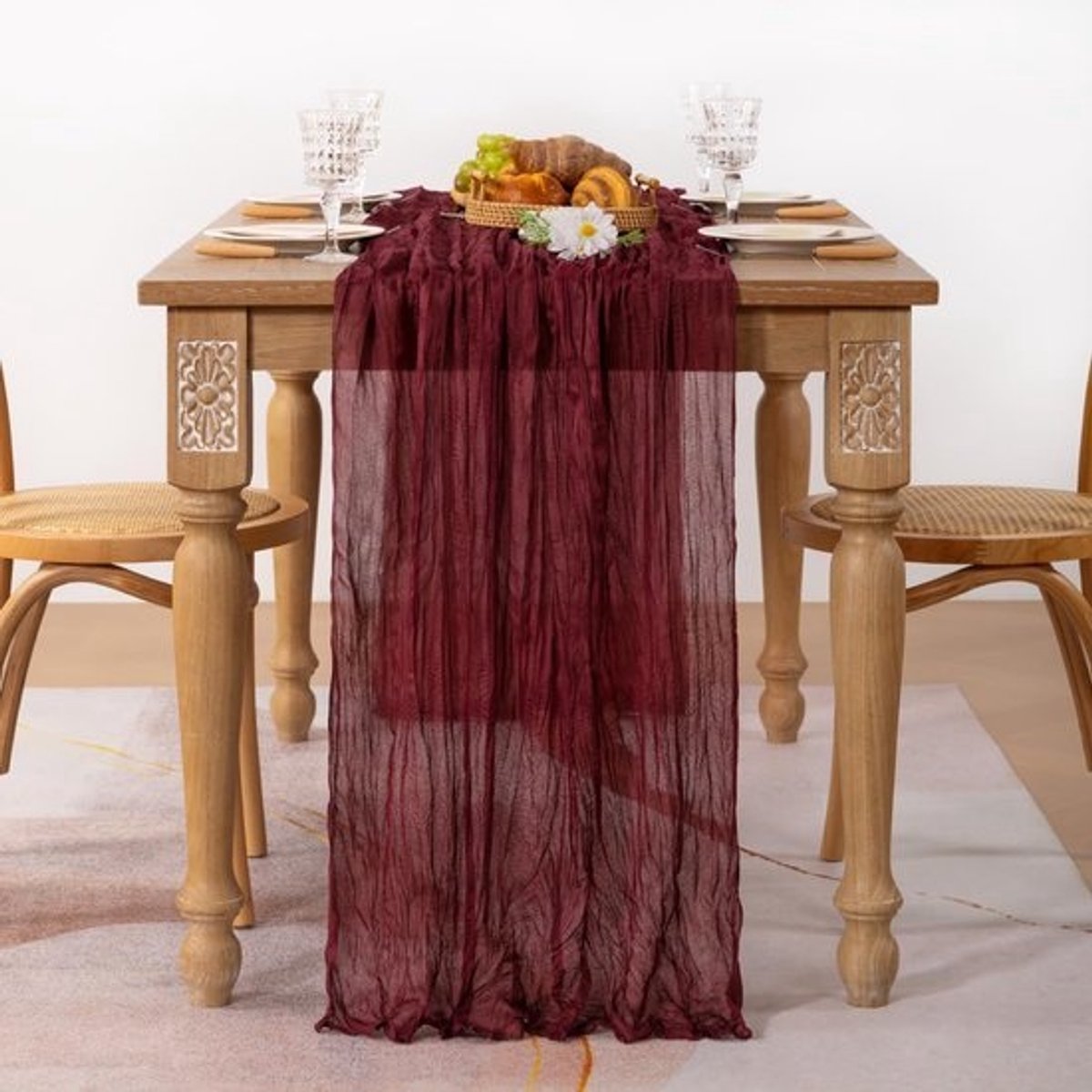 Kaashouder Tafel Runner - Stoffen Tafelkleed - Feestelijke Decoratie - Handgeverfd Geweld - 305x89 cm - Bordeauxrood