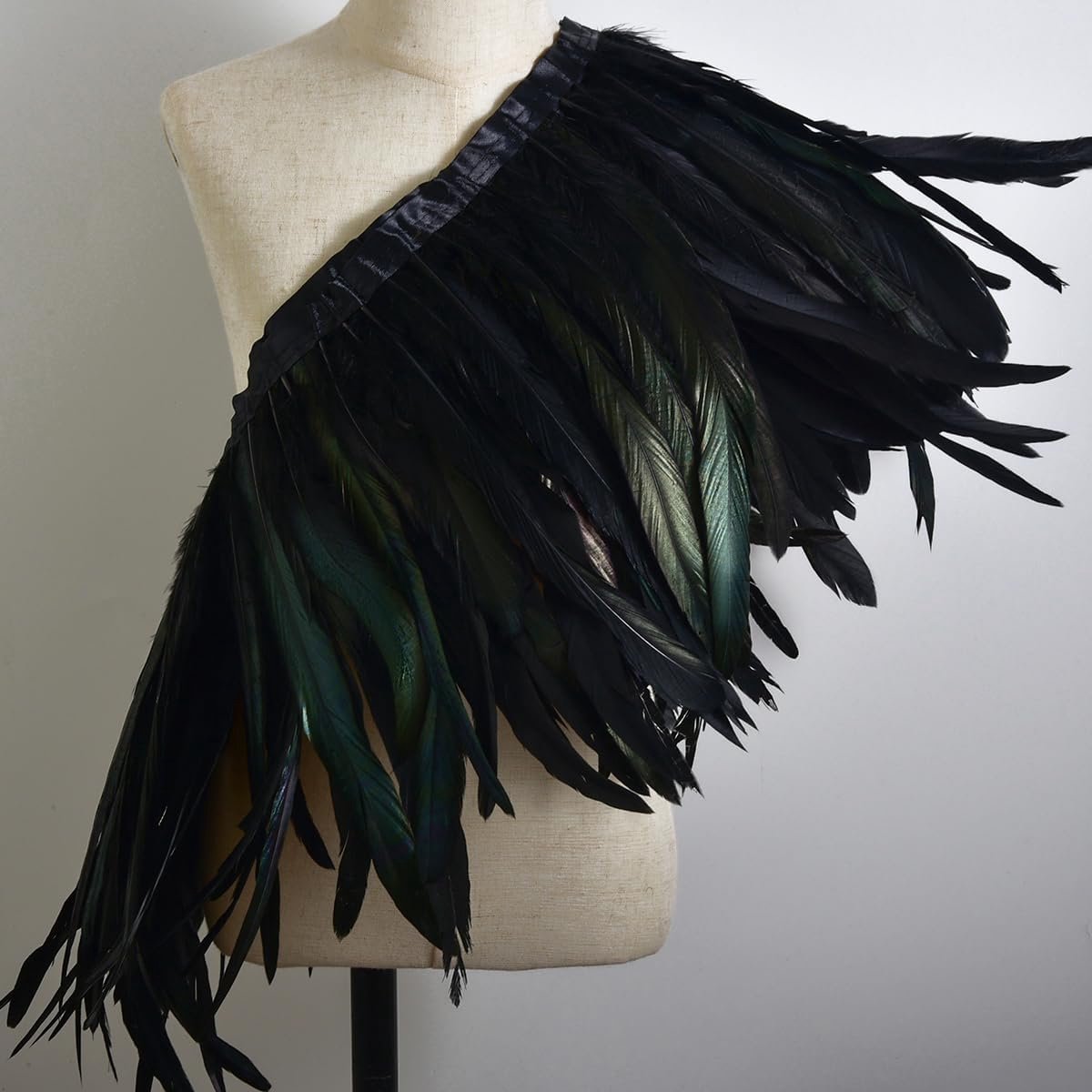 Franje met Satinlint, 2 Meter Lang en 28-33cm Breed, Natuurlijke Veren voor Naaien, Kostuums, Carnaval, Halloween, Bruiloft en DIY Handwerk (Zwart)