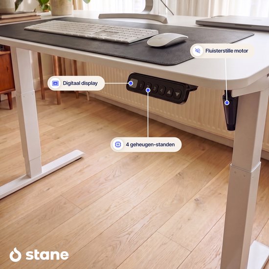 Detail van een wit Stane bureau met digitaal display en 4 geheugenstanden voor de hoogte.