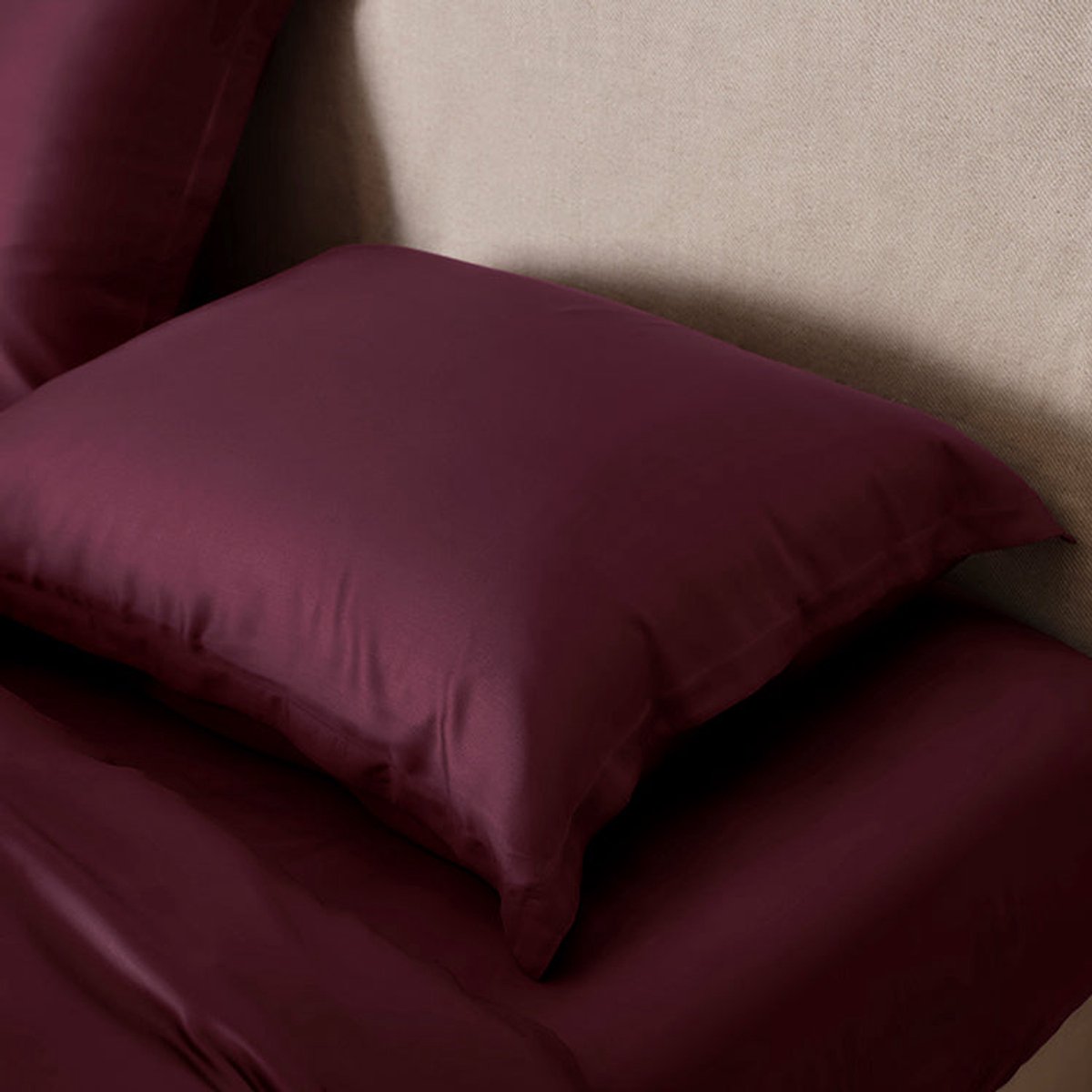 Coco & Cici - Eco Bamboe Sateen Kussensloop Bordeaux - 1 kussensloop 50x60