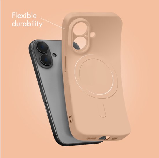 Coque MagSafe rose pâle avec découpe circulaire pour aimants, à côté d'un téléphone sombre.