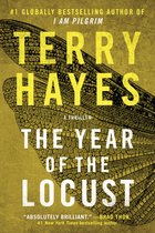 Boekomslag van "The Year of the Locust" door Terry Hayes, met een gele achtergrond met een grote libelvleugel en gele tekst.