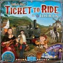 Spelén met een stoomtrein, 2 vrouwen, 1 man, 1 kind met katten, 1 man op een paard en een boerderij op de achtergrond. Tekst: Ticket to Ride Iberia South Korea.