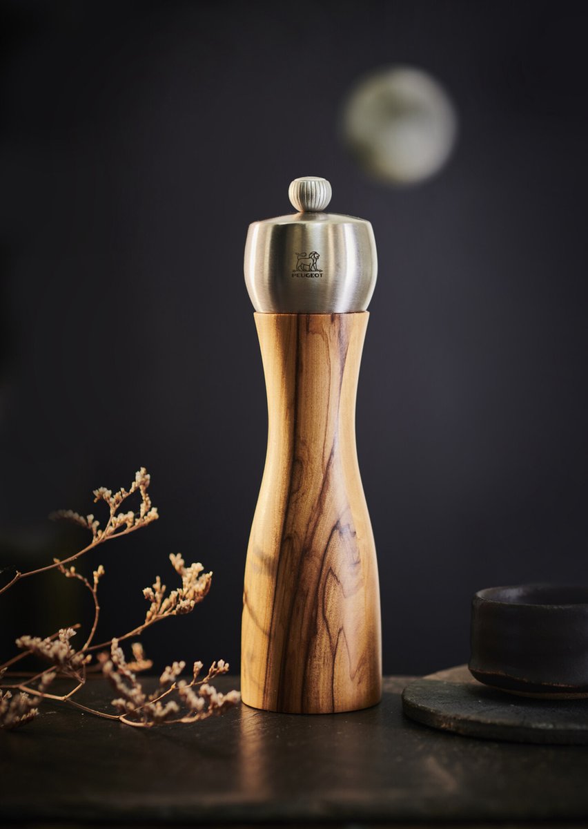 Moulin à poivre manuel 20cm ''Fidji'' en bois d'olivier de Peugeot - Ares  Accessoires de cuisine