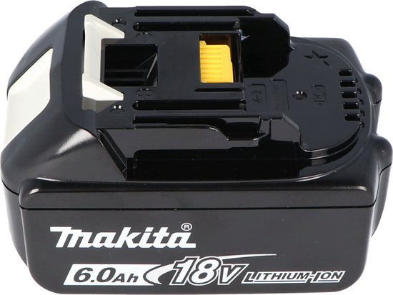Schuin van voren gezien, zwarte Makita 18V 6.0Ah lithium-ion accu met gele connector en witte ontgrendelingsknop.