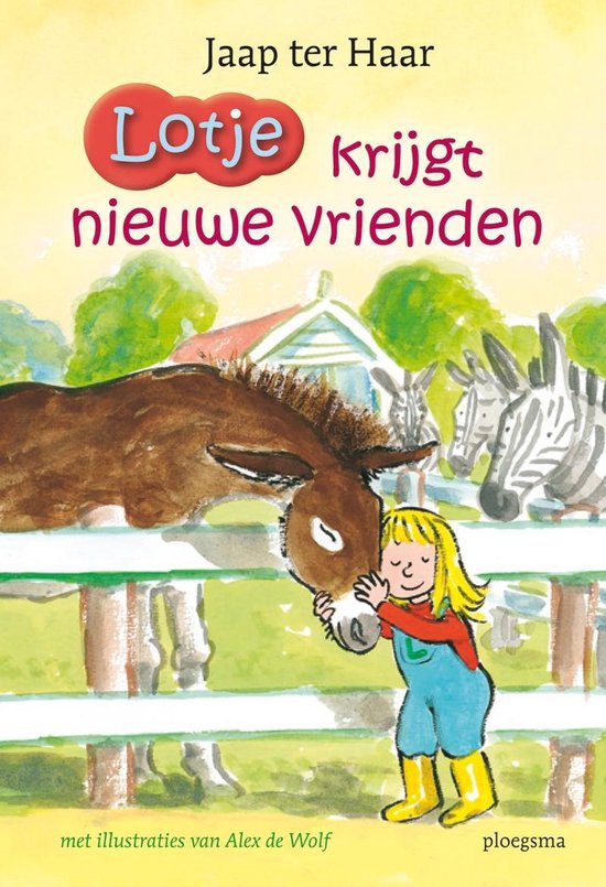 Lotje, een blond meisje met een blauw tuinbroekje, knuffelt een ezel. Op de achtergrond staan zebra's.
