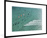 Photo encadrée - Cadre photo People kitesurf sur l'océan noir avec passe partout blanc 80x120 120x80 cm - Affiche encadrée (Décoration murale salon / chambre)