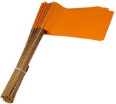 Zwaaivlaggetjes oranje - Vlaggetjes - Vlag met stok - Koningsdag accessoires - 12 x 24 cm - 50 stuks