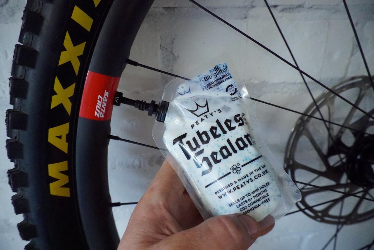 Peaty's Tubeless Sealant Bandendichter Wit 1000 Ml thumbnail 7