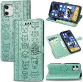 Voor iPhone 12/12 Pro Leuke kat en hond in reliëf gemaakte horizontale flip lederen hoes met houder & kaartsleuven & portemonnee & lanyard (groen)