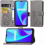 Voor OPPO Realme C15 vierbladige sluiting reliëf gesp mobiele telefoon bescherming lederen tas met lanyard & kaartsleuf & portemonnee & houder (grijs)