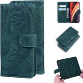 Voor iPhone 12 Pro Max Tiger Embossing Pattern Horizontale Flip lederen hoes met houder & kaartsleuven & portemonnee (groen)