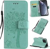 Tree & Cat Pattern Pressed Printing Horizontale Flip PU lederen tas met houder & kaartsleuven & portemonnee & lanyard voor iPhone 11 Pro (groen)