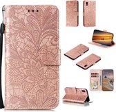 Voor Samsung Galaxy A01 Core Kant Bloem Horizontale Flip Leren Case met Houder & Kaartsleuven & Portemonnee & Fotolijst (Rose Goud)