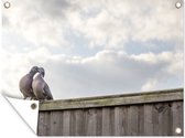 Tuin decoratie Twee duiven zitten op een houten hek - 40x30 cm - Tuindoek - Buitenposter