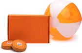 EK brievenbusgeschenk; 2 oranje pencees, oranje strandbal