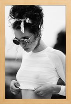 JUNIQE - Poster met houten lijst All Eyes On Me -13x18 /Grijs & Wit