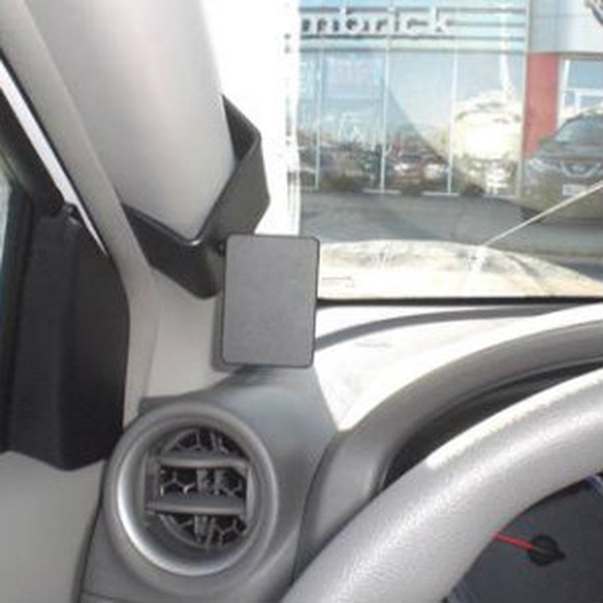Brodit ProClip houder geschikt voor Nissan Tiida / Latio 2012-2020 Left mount