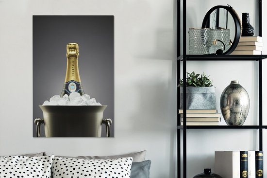 Canvas schilderij 60x90 cm - Wanddecoratie Champagnefles in ijsemmer - Muurdecoratie woonkamer - Slaapkamer decoratie - Kamer accessoires - Schilderijen op canvas