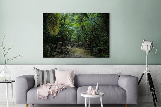 Canvas schilderij 180x120 cm - Wanddecoratie Riviertje in tropische jungle - Muurdecoratie woonkamer - Slaapkamer decoratie - Kamer accessoires - Schilderijen