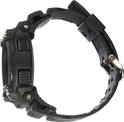 Zijkant van een zwart G-Shock horloge met band en gesp.