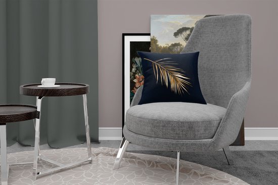 Sierkussen Feuilles dorées carrées pour l'intérieur - Feuille d' or avec des lames sur fond noir - 40x40 cm - Coussin intérieur carré en coton