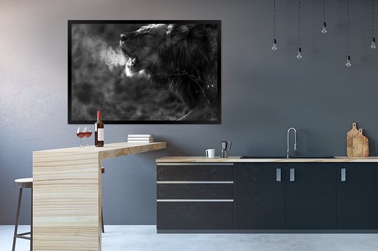 Photo dans le cadre - Cadre photo lion rugissant noir sans passe-partout 120x80 cm - Affiche sous cadre (Décoration murale salon / chambre)