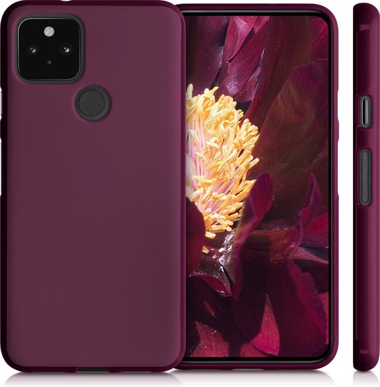 Set van een bordeaux-violet telefoonhoesje, telefoon met bloemenachtergrond en zijaanzicht.