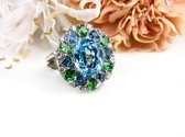 Ring in wit goud gezet met blauwe topaas, Londen topazen, groene saffieren en diamant