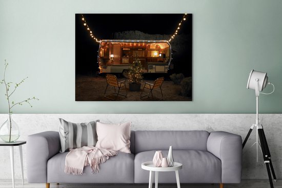 Tableau sur toile Une caravane avec des lumières dans la nuit - 120x90 cm - Décoration murale