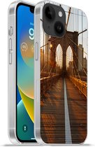 Geschikt voorApple Iphone 14 - Softcase hoesje - Brooklyn Bridge in New York tijdens zonsondergang - Siliconen Telefoonhoesje